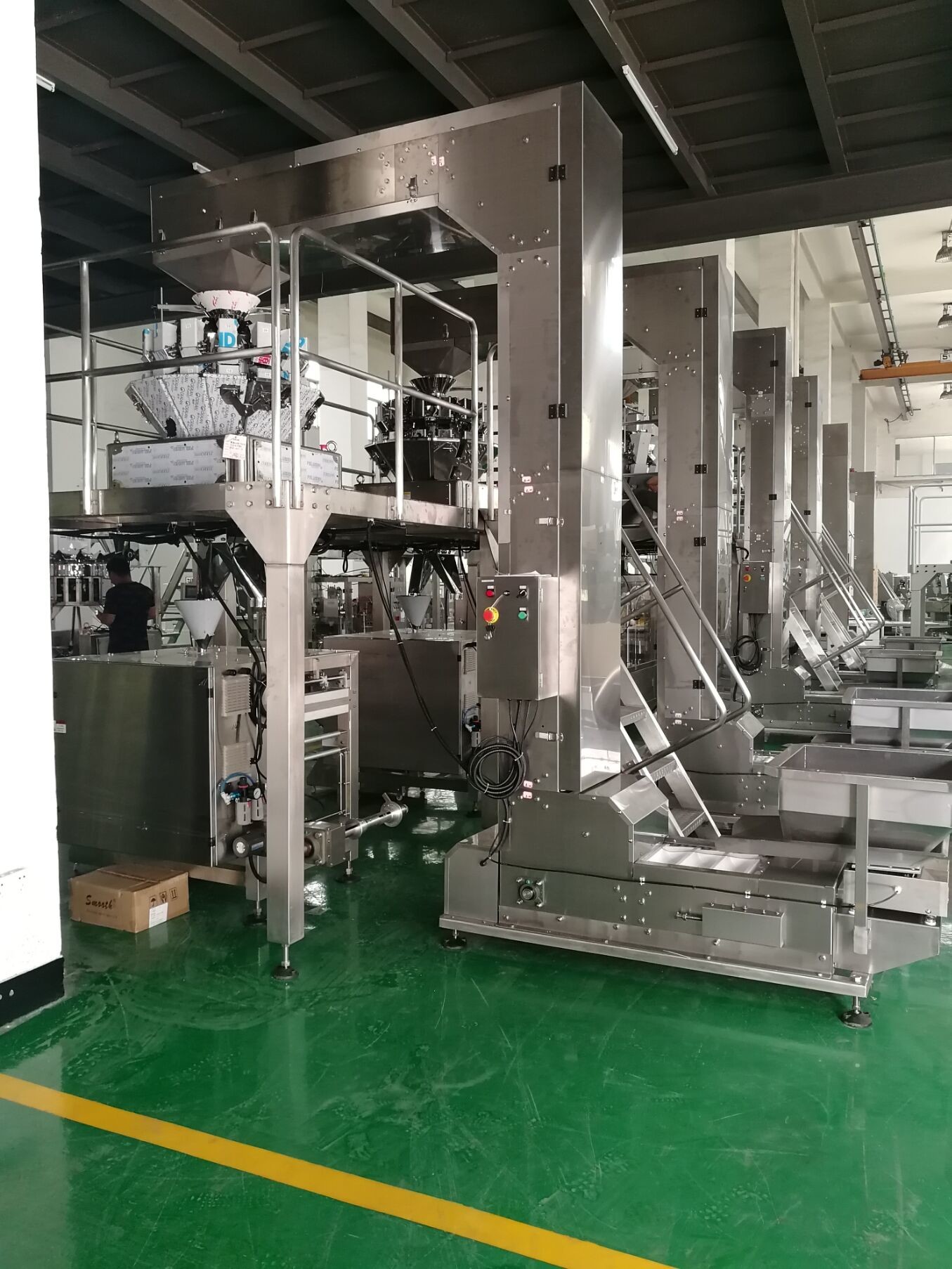 VFFS 14 Heads Weigher 5000g Puffed Food Packing Machine