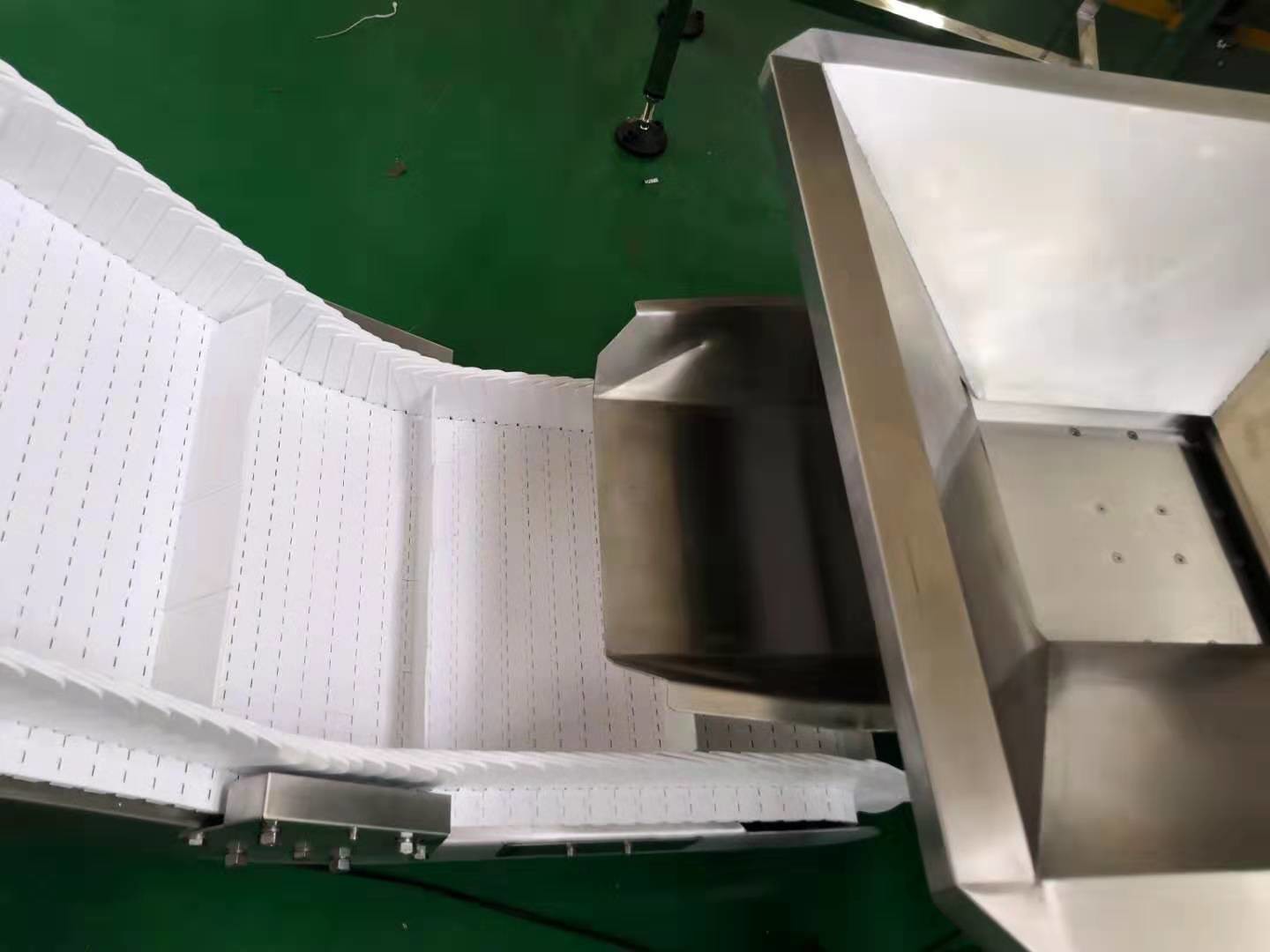 High Capacity Granule PVC PU Belt Incline Conveyor With Hopper